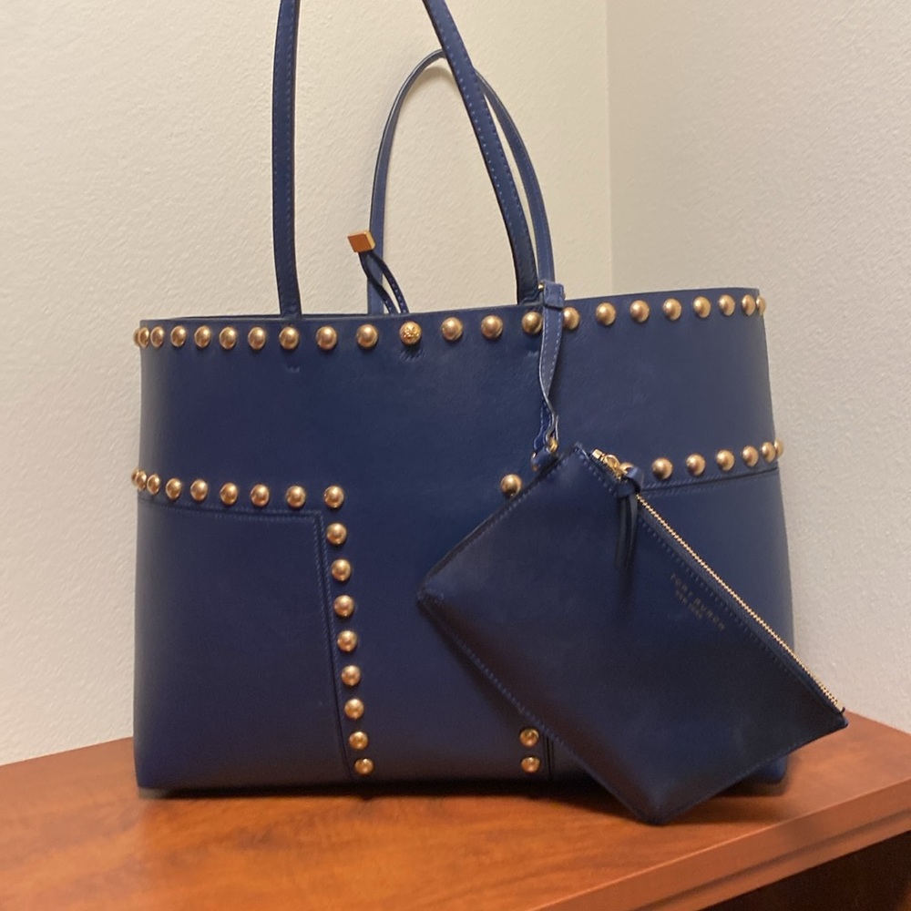 Tory Burch Block T Tote, Navy and Gold. - Picture 11 of 12